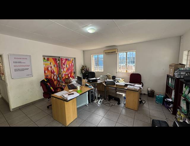 1,000M² WAREHOUSE FOR SALE IN EASTGATE